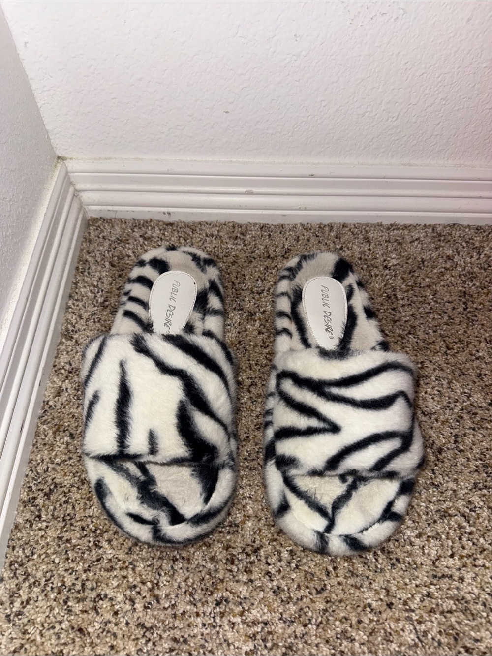 Faux Fur Zebra Slide Slippers - Black & White